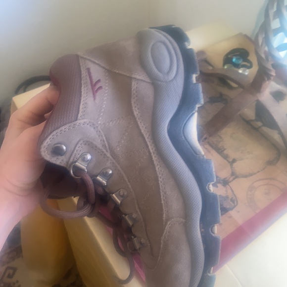 Great condition outdoor boots - Picture 2 of 6